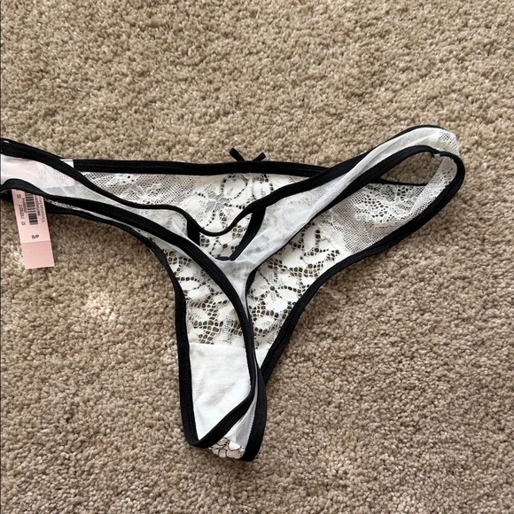 Victoria's Secret Ivory Lace Push-Up Bra & Thong with Black Trim - Picture 3 of 9